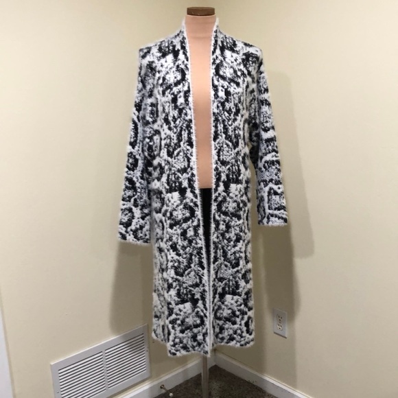 Band of Gypsies Cardigan Sweater Duster Size Medium White Black Reptile Eyelash - Picture 2 of 10